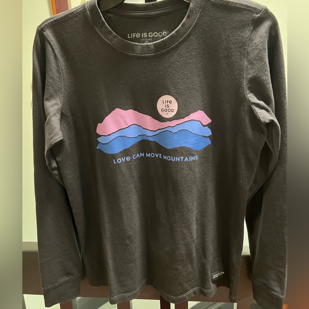 NWOT Life Is Good Women's Black Crusher Tee “Love can move mountains” #219